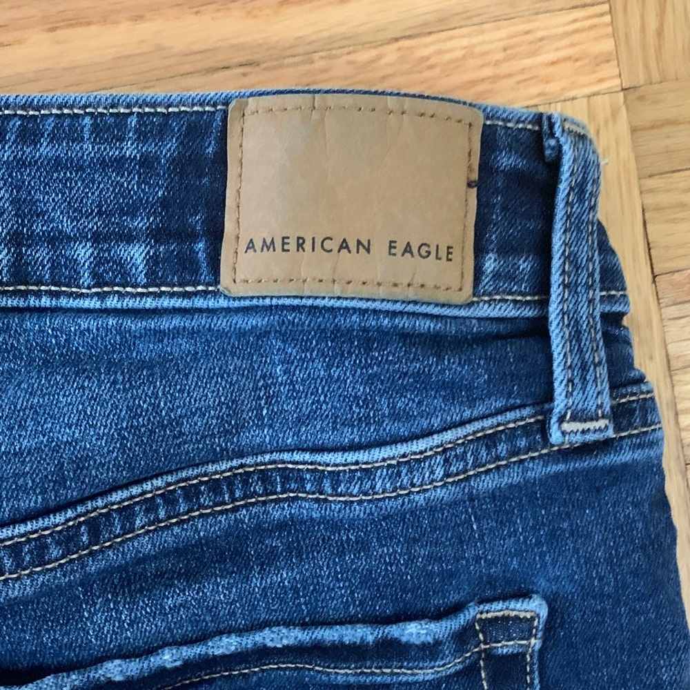 American Eagle Frayed Hem Denim Shorts - Women’s Size 2 - Picture 4 of 7